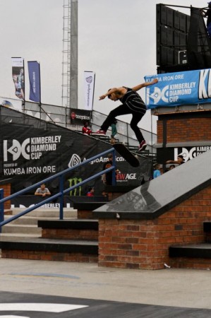 Nyjah Huston killing it during the skate street warm up
