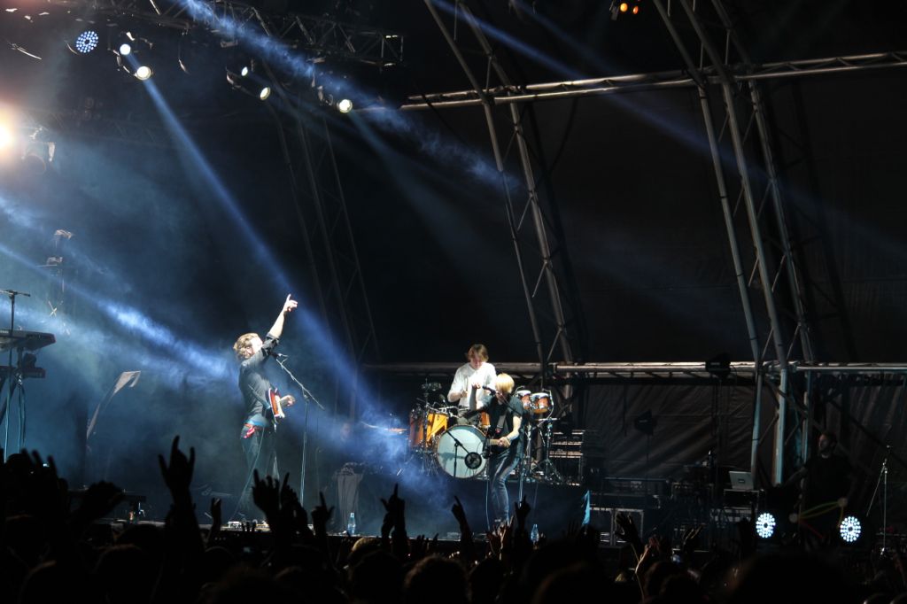 alt-J performing to tha masses at Vodacom in The City