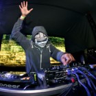 Grimehouse spining his local South African music at the Dansville party