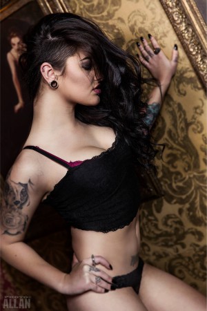 Cindy Pretorius shows why she is one of the sexiest alternative SA Girls