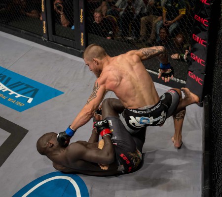 Leon Mynhardt vs Themba Gorimbo at EFC 44