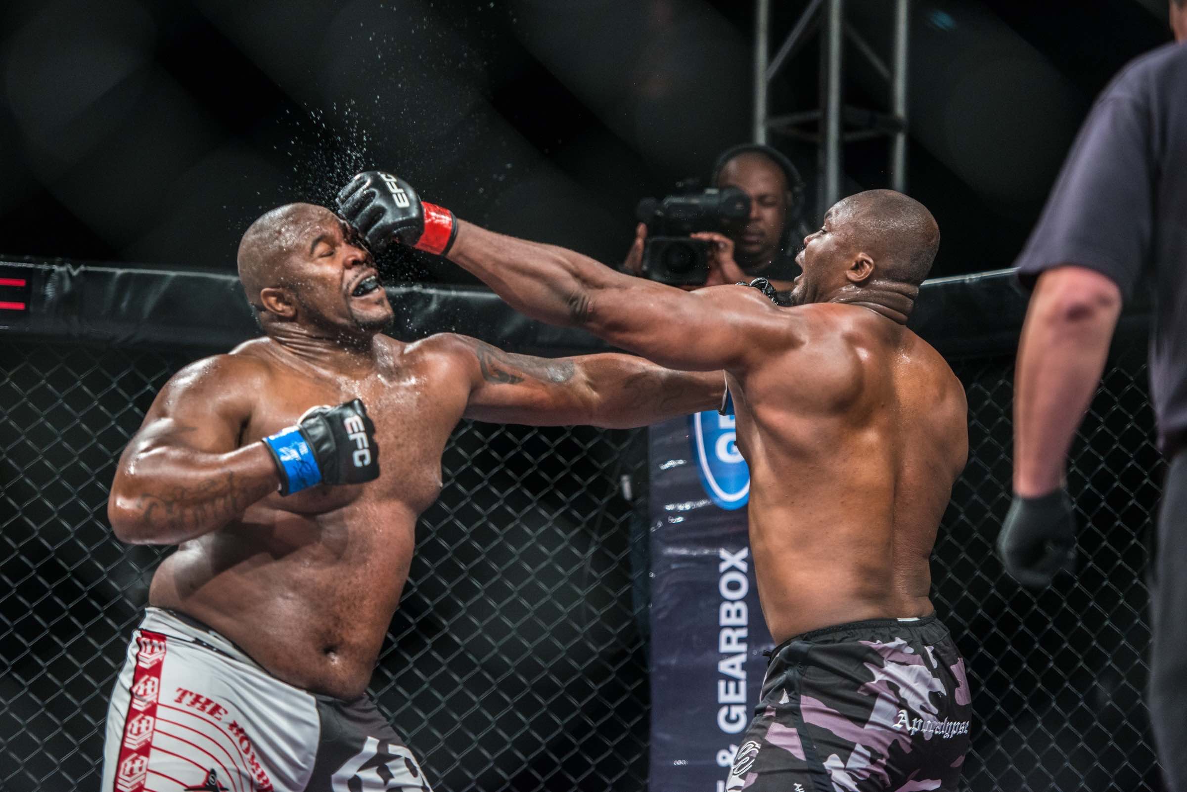 Elvis Moyo vs Ricky Misholas