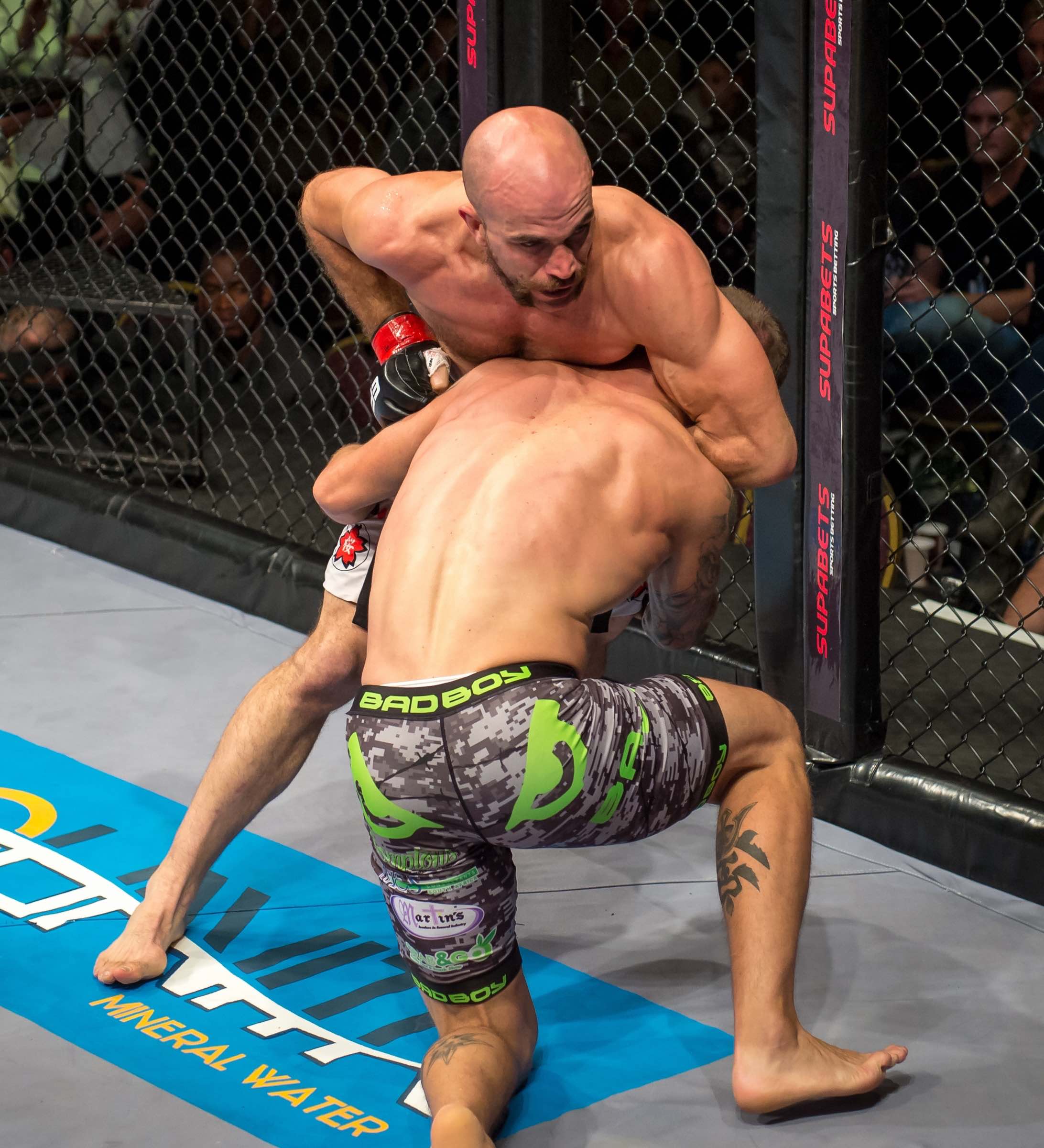 Leon Mynhardt vs Dave Mazany in the EFC Lightweight Title Fight
