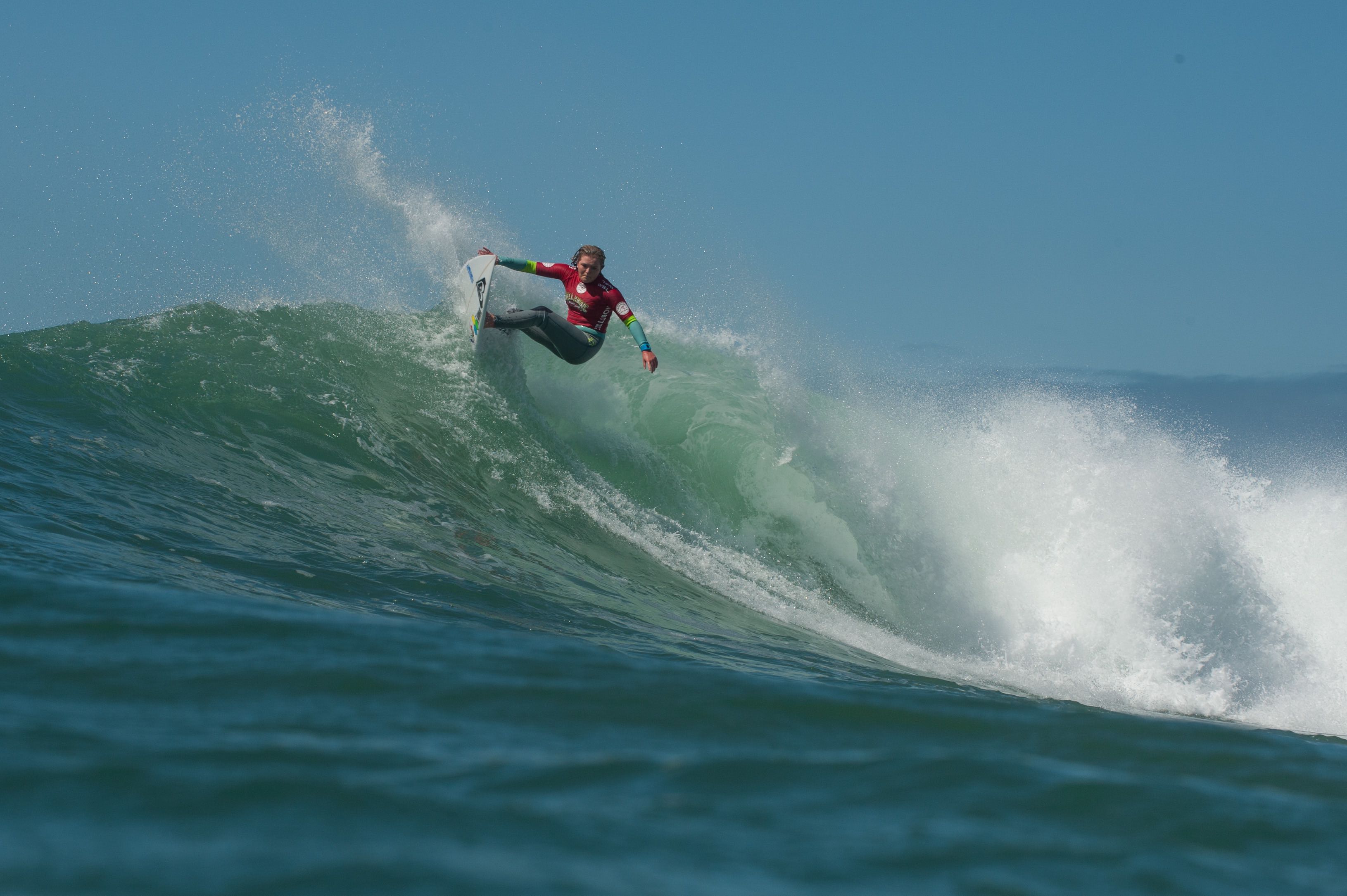 Sophie Bell surfing her way to victory at the 2016 Billabong Junior Series