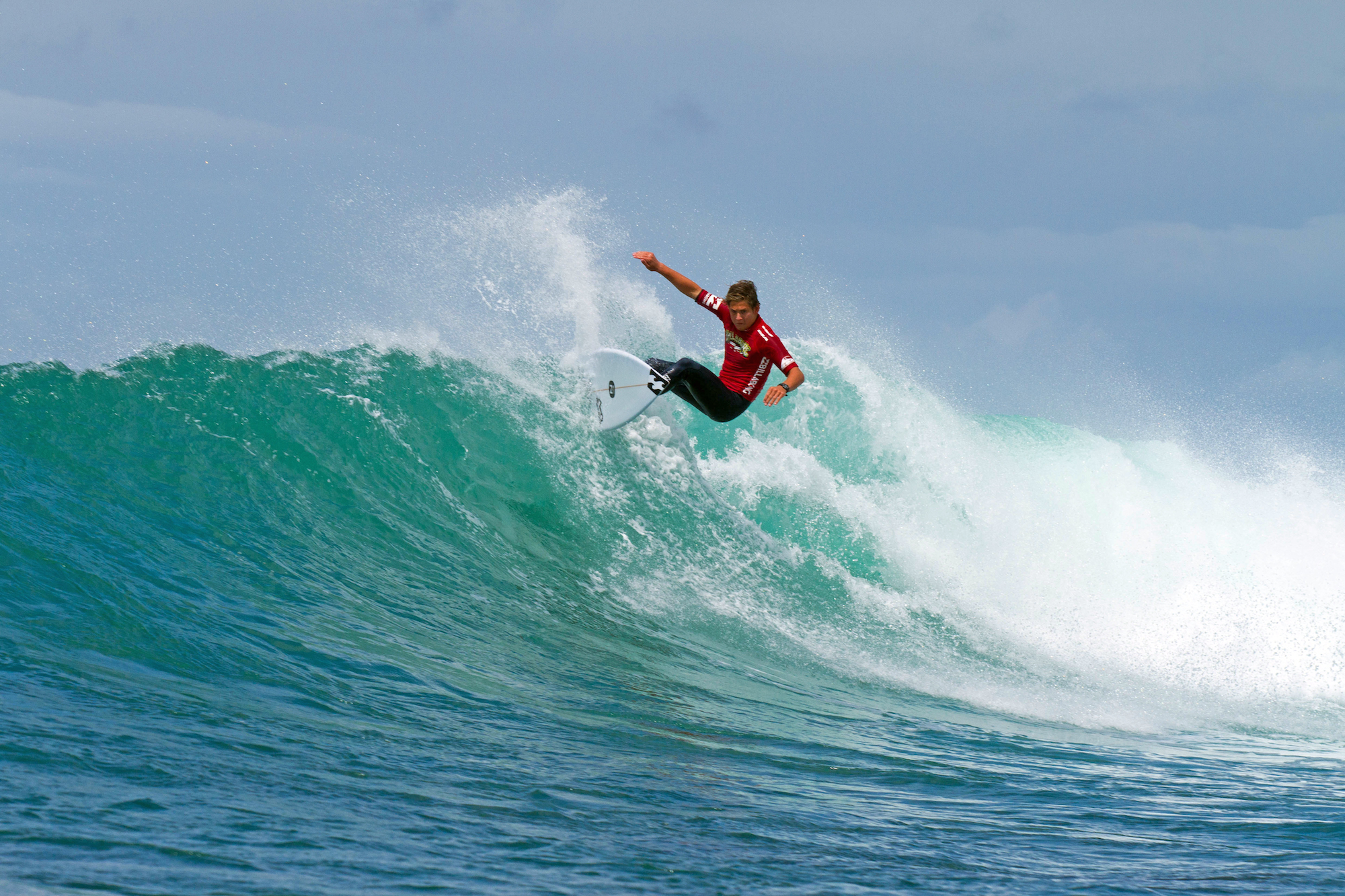 Calvin Goor surfing his way to the Billabong Junior Series final