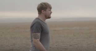 Die Wêreld is Mal by Francois van Coke has been the most downloaded track off his solo album, Hierdie is die Lewe. Watch the music video here.