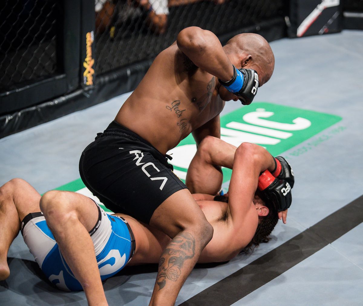 Warren Richards vs Luthando Biko