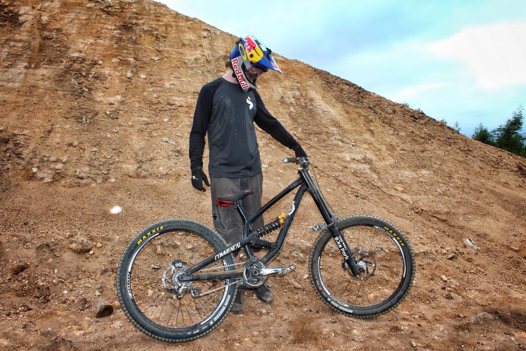 Bikes of DarkFEST - Makken Haugen - Commencal Furious