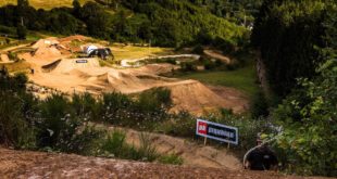 Join Nico Vink, Clemens Kaudela and Sam Reynolds as they walk though the Loosefest XL Freeride MTB course and give us a first hand experience of why this is the "XL" edition.