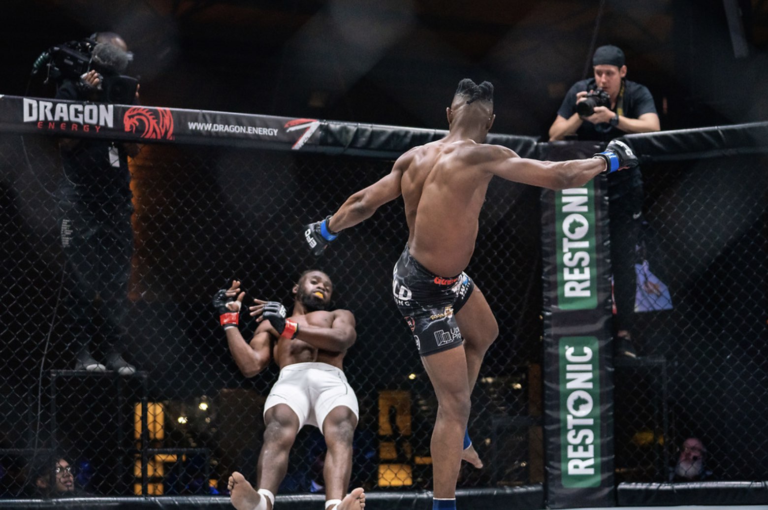 Elvis Ngwalangwala vs Guelor Sondi