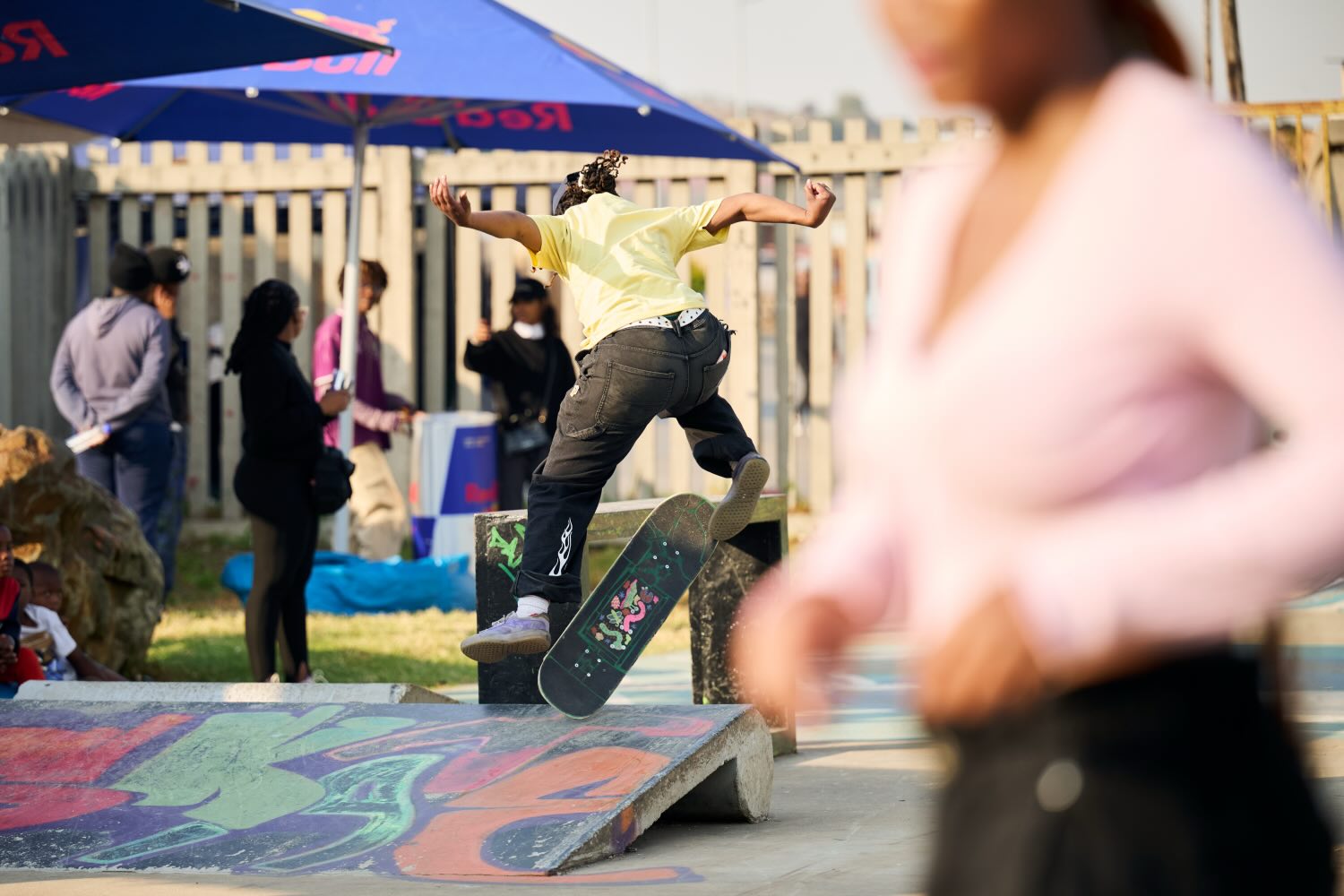 To honour the upcoming Go Skateboarding Day on 21 June, Red Bull Skateboarding athlete, Brandon Valjalo put out a call to the skateboarding community to join him at the Pimville DIY Skatepark this past weekend.
