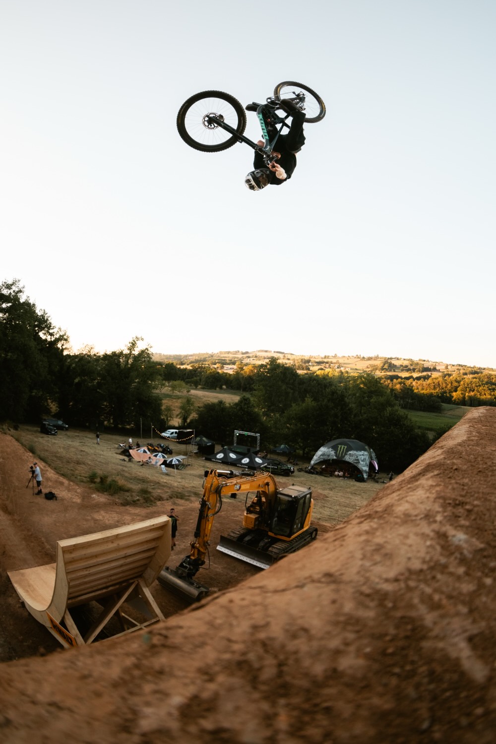 Eddie Reynolds riding Slopestyle MTB at Stop 3 of the 2025 Backyard Battle - Couderc Edition