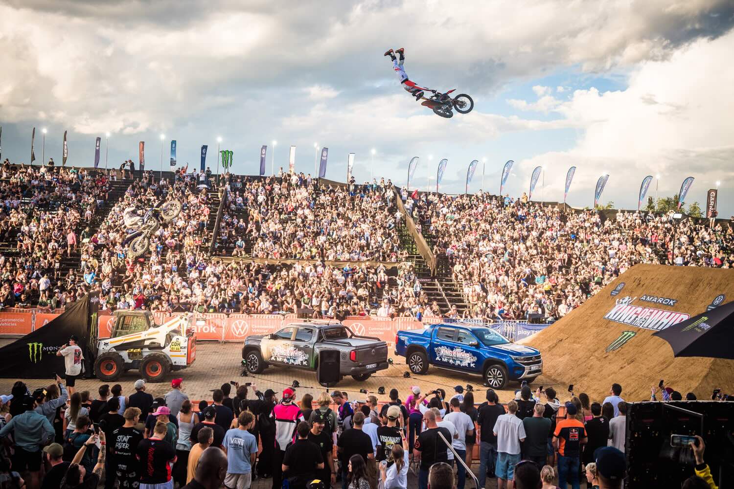Intense battles in both the Best Whip and Best Trick contests at the 2025 Volkswagen Amarok King of the Whip saw the USA’s Wyatt Fontenot crowned the new King of the Whip, while Australia’s Pat Bowden successfully defended both of his Best Trick titles. The action unfolded in front of a sold-out crowd at Montecasino, Johannesburg.