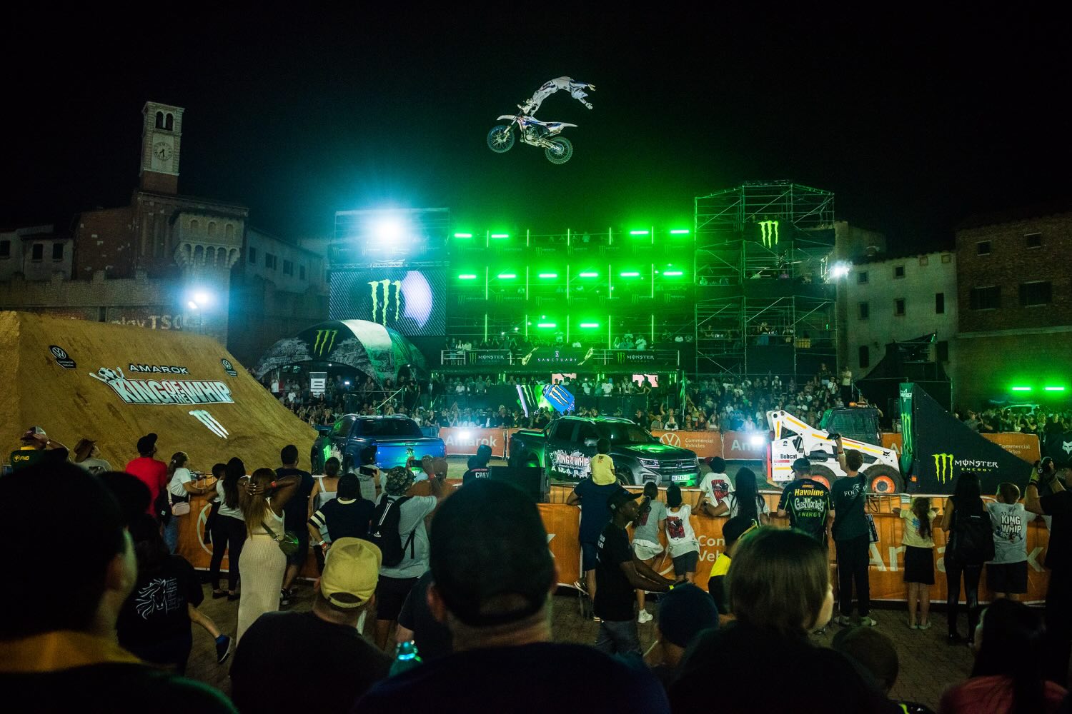 Intense battles in both the Best Whip and Best Trick contests at the 2025 Volkswagen Amarok King of the Whip saw the USA’s Wyatt Fontenot crowned the new King of the Whip, while Australia’s Pat Bowden successfully defended both of his Best Trick titles. The action unfolded in front of a sold-out crowd at Montecasino, Johannesburg.