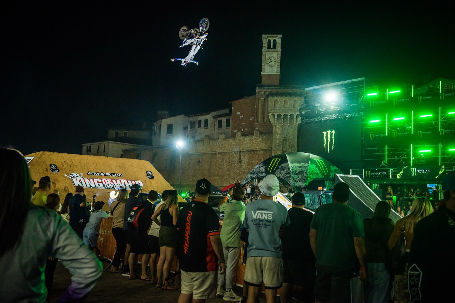 Intense battles in both the Best Whip and Best Trick contests at the 2025 Volkswagen Amarok King of the Whip saw the USA’s Wyatt Fontenot crowned the new King of the Whip, while Australia’s Pat Bowden successfully defended both of his Best Trick titles. The action unfolded in front of a sold-out crowd at Montecasino, Johannesburg.