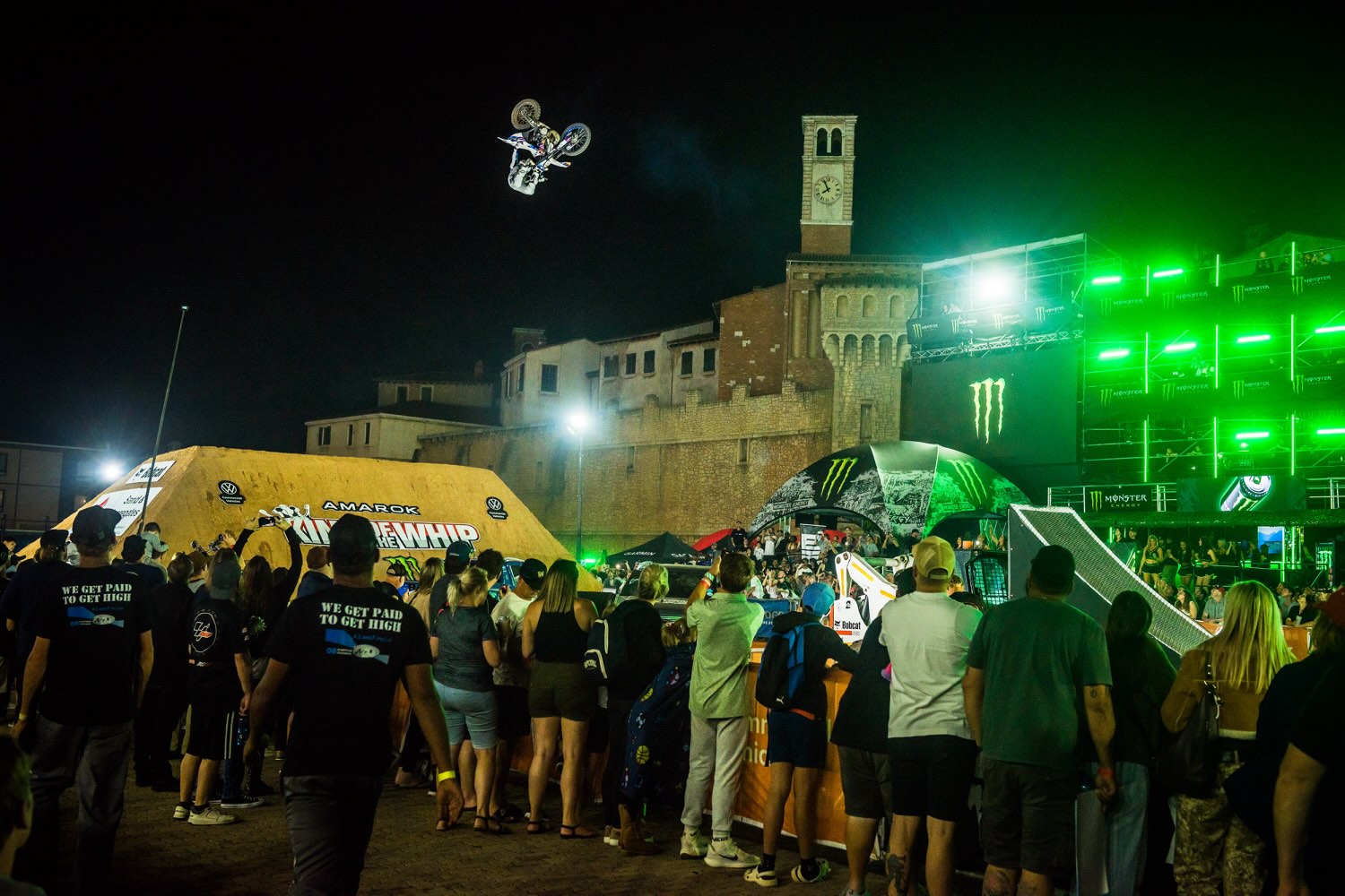 Intense battles in both the Best Whip and Best Trick contests at the 2025 Volkswagen Amarok King of the Whip saw the USA’s Wyatt Fontenot crowned the new King of the Whip, while Australia’s Pat Bowden successfully defended both of his Best Trick titles. The action unfolded in front of a sold-out crowd at Montecasino, Johannesburg.