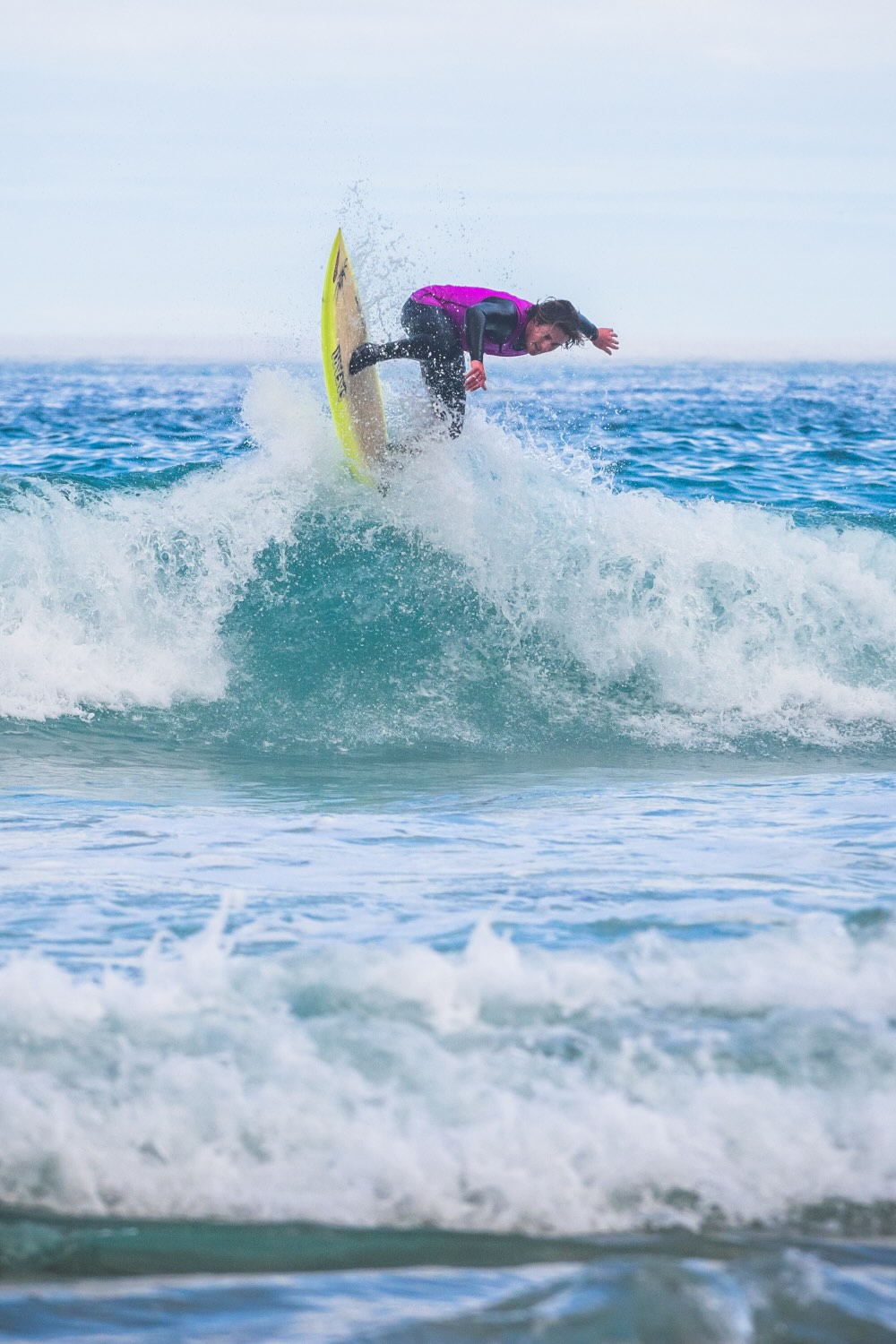South Africa’s longest-running celebration of surf culture, Rolling Retro, returned to the iconic shores of Llandudno Beach this past weekend. Over 100 surfers descended upon the amphitheatre of Llandudno to compete in a unique "Teams of 5" format. 