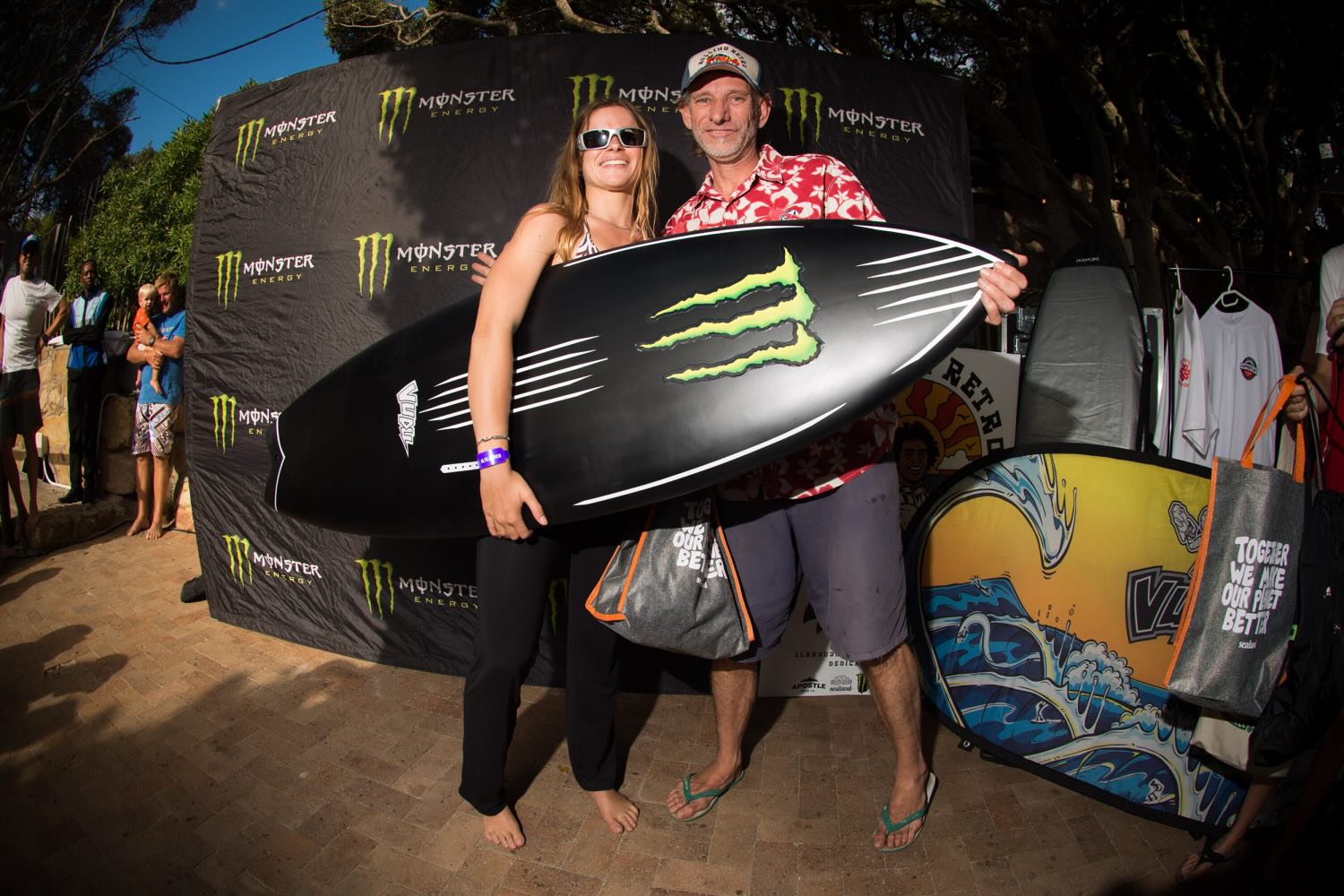South Africa’s longest-running celebration of surf culture, Rolling Retro, returned to the iconic shores of Llandudno Beach this past weekend. Over 100 surfers descended upon the amphitheatre of Llandudno to compete in a unique "Teams of 5" format. 