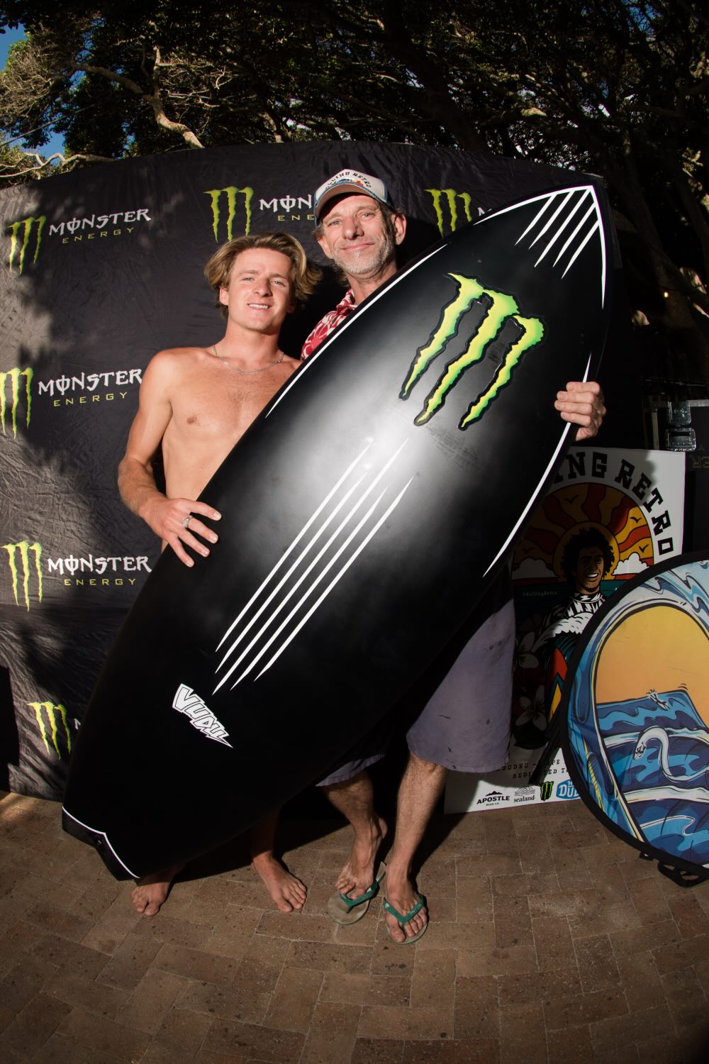 South Africa’s longest-running celebration of surf culture, Rolling Retro, returned to the iconic shores of Llandudno Beach this past weekend. Over 100 surfers descended upon the amphitheatre of Llandudno to compete in a unique "Teams of 5" format. 